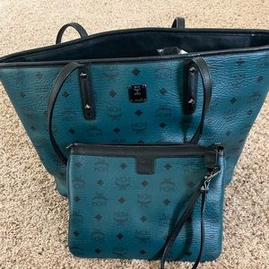 Medium monogram MCM tote, like new!